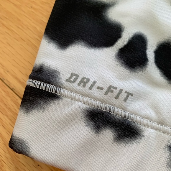 Black and white Nike Pro Sports Bra - Picture 4 of 5